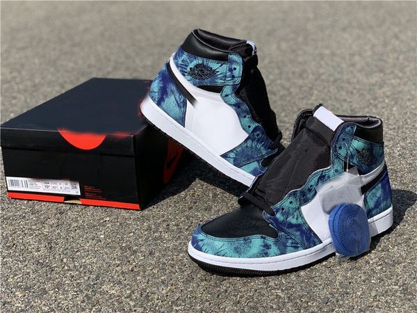 2021 est authentic 1 high og wmns tie dye shoes 1s white black aurora green mens womens with box outdoor sneakers cd0461-100
2021 est authentic 1 high og wmns tie dye shoes 1s white black aurora green mens womens with box outdoor sneakers cd0461-100