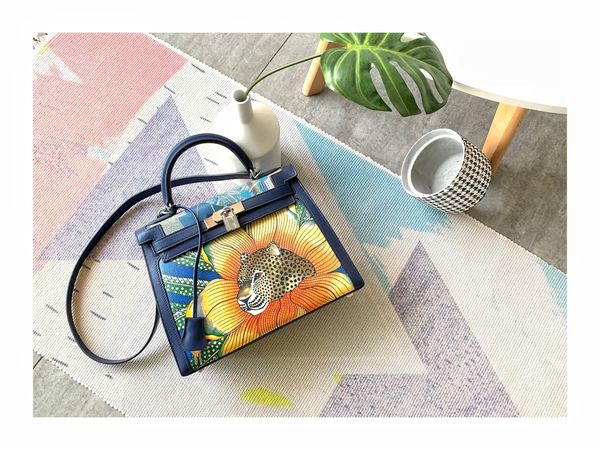 wholesale latest fashion original design purse,25cm,many colors and designs fast delivery by dhl
wholesale latest fashion original design purse,25cm,many colors and designs fast delivery by dhl
