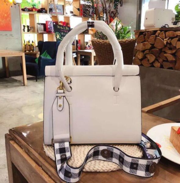 дизайнер wowomen сумки роскошные леди crossbody высокое качество сумки на ремне простой стиль формальная сумка офисный работник
дизайнер wowomen сумки роскошные леди crossbody высокое качество сумки на ремне простой стиль формальная сумка офисный работник