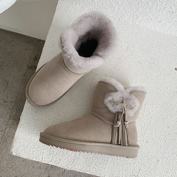 new genuine leather fur tassel snow boots women australia boots student winter for women warm botas mujer, Black
new genuine leather fur tassel snow boots women australia boots student winter for women warm botas mujer, Black