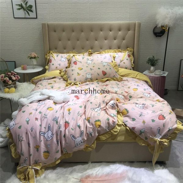 2020 новый супер мода милый кролик печати принцесса beddingsilk постельные принадлежности с бантом рябить модные бесплатная доставка
2020 новый супер мода милый кролик печати принцесса beddingsilk постельные принадлежности с бантом рябить модные бесплатная доставка