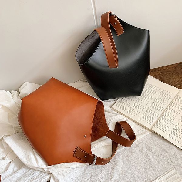 effen kleur lederen vrouwelijke tas 2019 winter ньиве schoudertas mode emmer zak цварт сумка reizen handtas portemonnee
effen kleur lederen vrouwelijke tas 2019 winter ньиве schoudertas mode emmer zak цварт сумка reizen handtas portemonnee