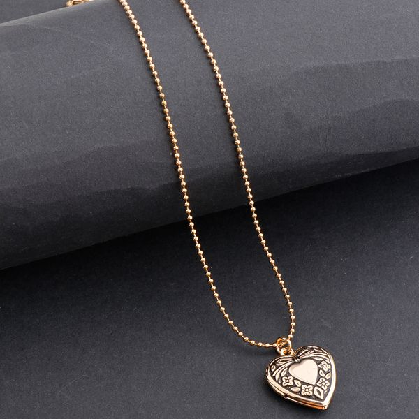 elegant engraved metal brass openable p lockets picture frame necklace charm heart shaped memorial pendant with chain, Silver
elegant engraved metal brass openable p lockets picture frame necklace charm heart shaped memorial pendant with chain, Silver