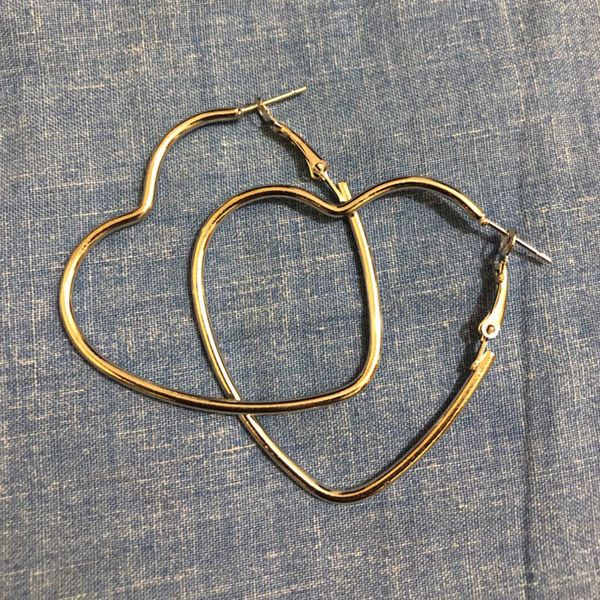 cute hollow big heart hoop earrings for women gold silver color copper ear ring simple love trendy romantic jewelry gifts, Golden;silver
cute hollow big heart hoop earrings for women gold silver color copper ear ring simple love trendy romantic jewelry gifts, Golden;silver