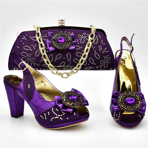 Latest Design African Women Wedding Shoes and Bag Set Decorated with Appliques Nigerian Shoes and Matching Bags Party Pumps
Latest Design African Women Wedding Shoes and Bag Set Decorated with Appliques Nigerian Shoes and Matching Bags Party Pumps