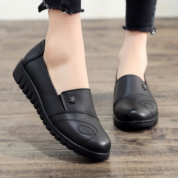 2019 new comfortable soft bottom non-slip round head leather mother shoes female, Black
2019 new comfortable soft bottom non-slip round head leather mother shoes female, Black