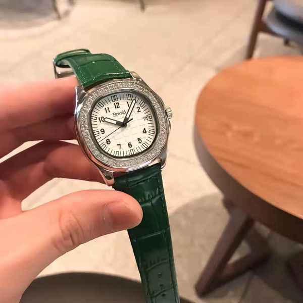 2019 fashion men and women quartz watch leather strap diamond watch designer luxury wristwatches lovers gift lady watches, Slivery;brown
2019 fashion men and women quartz watch leather strap diamond watch designer luxury wristwatches lovers gift lady watches, Slivery;brown