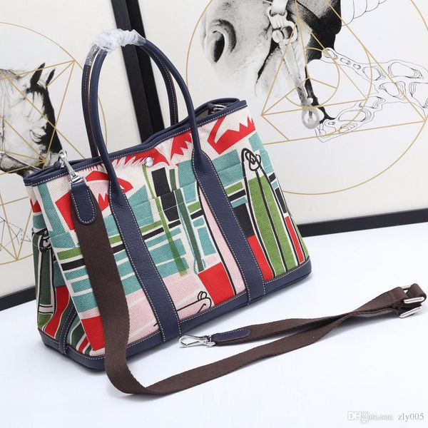 2020 new style s size36..18..25.5cm classic fashion backpack woman men ladies handbag shoulder bag crossbody with dust bag ng
2020 new style s size36..18..25.5cm classic fashion backpack woman men ladies handbag shoulder bag crossbody with dust bag ng