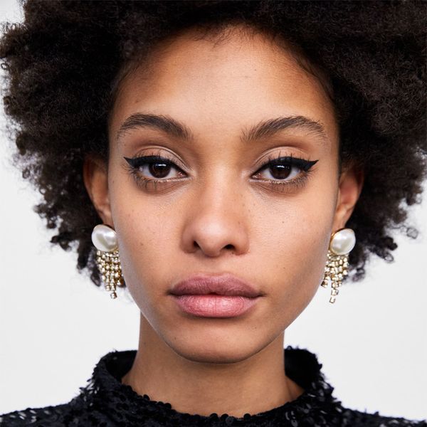 new trendy glittering fashion luxury designer exaggerated pearl diamond rhinestone tassel stud earring for woman, Golden;silver
new trendy glittering fashion luxury designer exaggerated pearl diamond rhinestone tassel stud earring for woman, Golden;silver