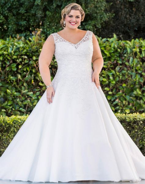 plus size a line lace wedding dresses v neck new elegant white long princess bridal gowns appliques bandage stunning dh393
plus size a line lace wedding dresses v neck new elegant white long princess bridal gowns appliques bandage stunning dh393
