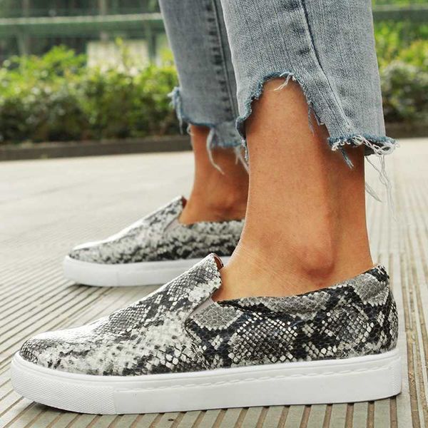 2020 women loafers plus size slip on flat shoes casual for female footwear leopard snakeskin shallow fashion spring summer style, Black
2020 women loafers plus size slip on flat shoes casual for female footwear leopard snakeskin shallow fashion spring summer style, Black