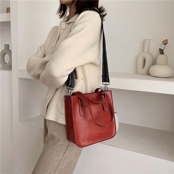 2020 new ladies shoulder bag fashion texture korean casual pu ladies shoulder tote bag
2020 new ladies shoulder bag fashion texture korean casual pu ladies shoulder tote bag