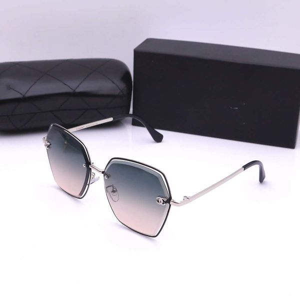 the new 2020 men and women driving hd fashion sunglasses sunshade mirror multi-color optional original packaging box, Black
the new 2020 men and women driving hd fashion sunglasses sunshade mirror multi-color optional original packaging box, Black