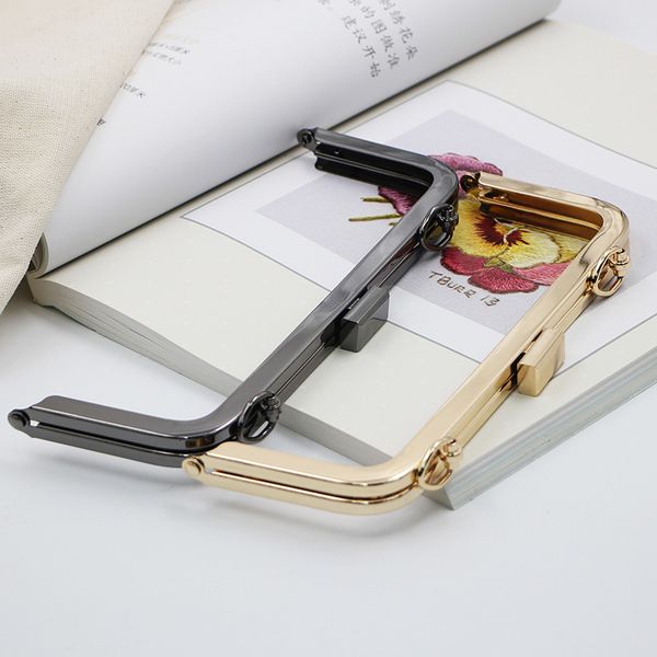 21cm gold and copper colored binaural no hole screw export of gold manual diy luggage and bags hardware parts square export of, Black
21cm gold and copper colored binaural no hole screw export of gold manual diy luggage and bags hardware parts square export of, Black