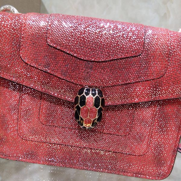 new lady's single shoulder bag high-end custom quality diagonal cross bag fashion trend leisure style gold metal accessories with long
new lady's single shoulder bag high-end custom quality diagonal cross bag fashion trend leisure style gold metal accessories with long