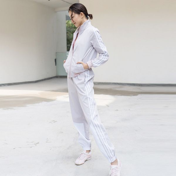 ladies running sports set loose comfortable fitness long sleeve sweater casual trousers women yellow two-piece costume female
ladies running sports set loose comfortable fitness long sleeve sweater casual trousers women yellow two-piece costume female