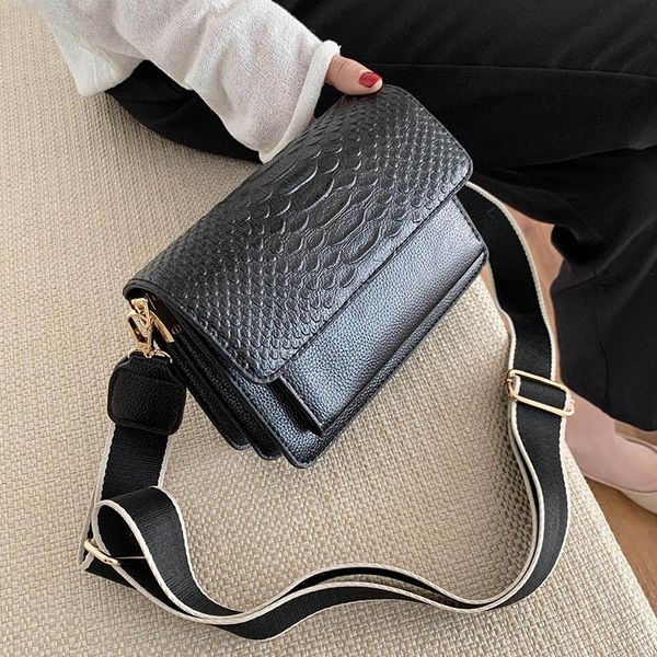 crocodile pattern pu leather crossbody bags for women 2020 lady shoulder messenger bag female handbag with wide shoulder belt
crocodile pattern pu leather crossbody bags for women 2020 lady shoulder messenger bag female handbag with wide shoulder belt
