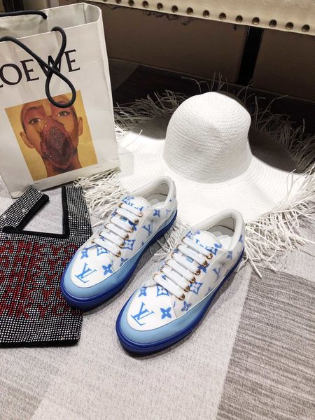 2020 new style high-end luxury women's casual shoes outdoor sports basketball shoes triple fashion design women's shoes size 35-40
2020 new style high-end luxury women's casual shoes outdoor sports basketball shoes triple fashion design women's shoes size 35-40