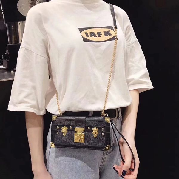 Кожаный кошелек с пряжкой и замком с цветочным принтом Несколько слотов для карт
Кожаный кошелек с пряжкой и замком с цветочным принтом Несколько слотов для карт