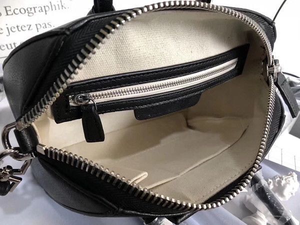 b newset fashion women classic handbag antigona mini tote duffel bag with silver hardware women handbag crossbody shoulder bag 
b newset fashion women classic handbag antigona mini tote duffel bag with silver hardware women handbag crossbody shoulder bag