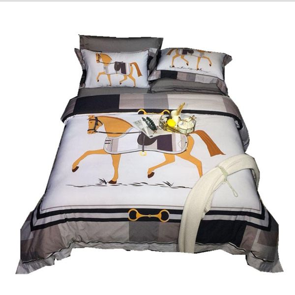 2019 super luxury european style horse white bedding set fashion bed king size duvet cover set brand design print bedding sets
2019 super luxury european style horse white bedding set fashion bed king size duvet cover set brand design print bedding sets