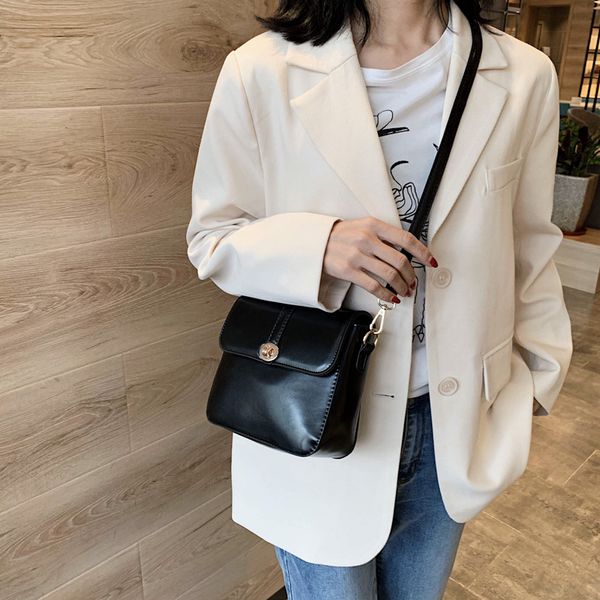 2020 quality fashion pom poms square bags customize printing handbags for women tote bags from china wholesaler baoba maishang/04
2020 quality fashion pom poms square bags customize printing handbags for women tote bags from china wholesaler baoba maishang/04