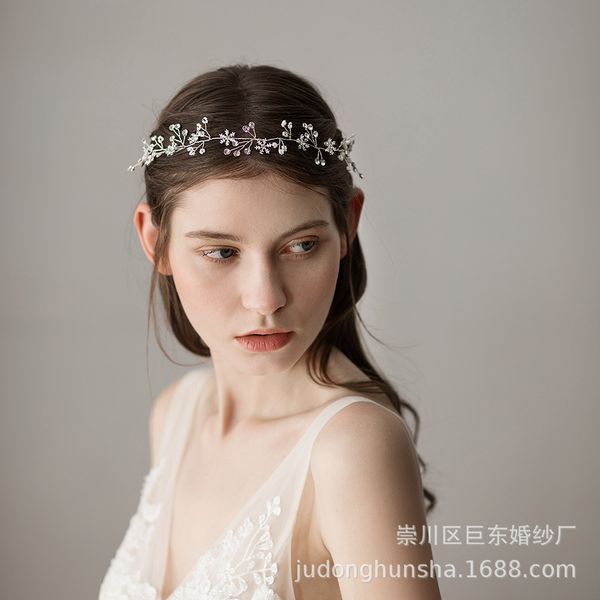 new handmade bridal headdress fresh natural snowflake beaded water drill wedding hair with wedding dress accessories, Golden;white
new handmade bridal headdress fresh natural snowflake beaded water drill wedding hair with wedding dress accessories, Golden;white