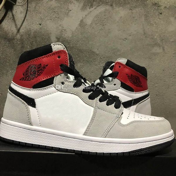 1 high og light smoke grey black men designer sneakers 1s mid white university red game royal sports shoes mens basketball trainer
1 high og light smoke grey black men designer sneakers 1s mid white university red game royal sports shoes mens basketball trainer