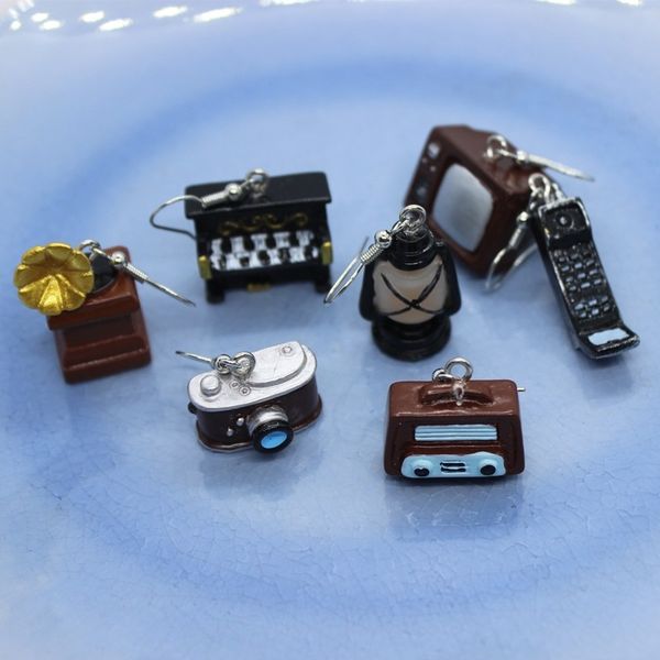 2019 new retro nostalgic home appliance funny simulation camera phonograph radio earrings female fashion creative jewelry gifts, Silver
2019 new retro nostalgic home appliance funny simulation camera phonograph radio earrings female fashion creative jewelry gifts, Silver