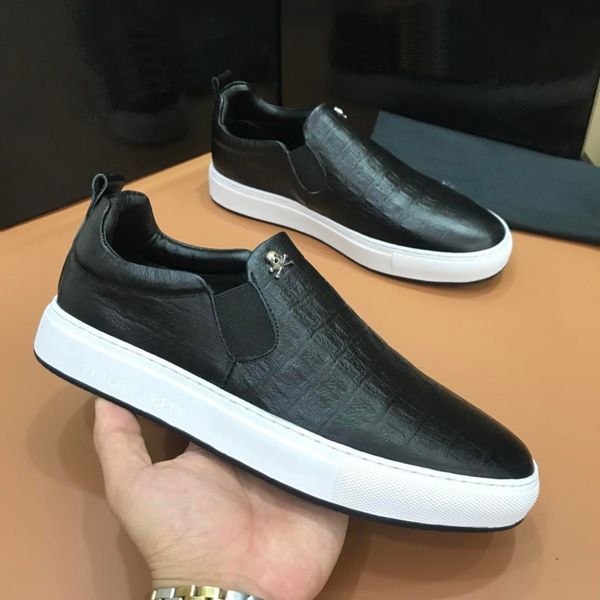 new arrivals men brand low casual shoes designer classic black white red stone pattern leather leisure trainers men loafers shoes 38-44
new arrivals men brand low casual shoes designer classic black white red stone pattern leather leisure trainers men loafers shoes 38-44