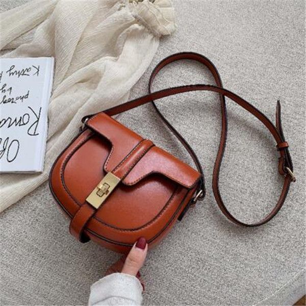 fashion crossbody bag for women saddle bags pu leather shoulder messenger bags semi-circle handbags french niche design handbag
fashion crossbody bag for women saddle bags pu leather shoulder messenger bags semi-circle handbags french niche design handbag
