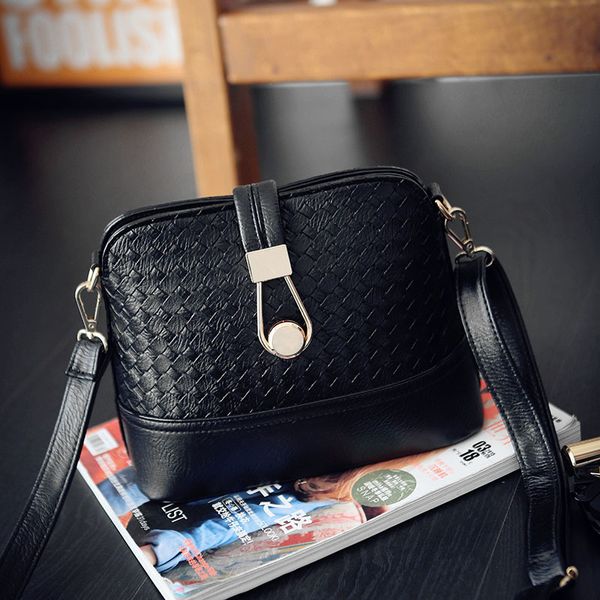 new round lock metal woven shell shoulder simple business trend classic fashion wild messenger bag
new round lock metal woven shell shoulder simple business trend classic fashion wild messenger bag
