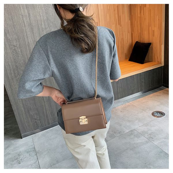 маленькая сумка женщина 2020 новый тренд повседневная сумка мода цепи наклонный небольшой квадрат
маленькая сумка женщина 2020 новый тренд повседневная сумка мода цепи наклонный небольшой квадрат