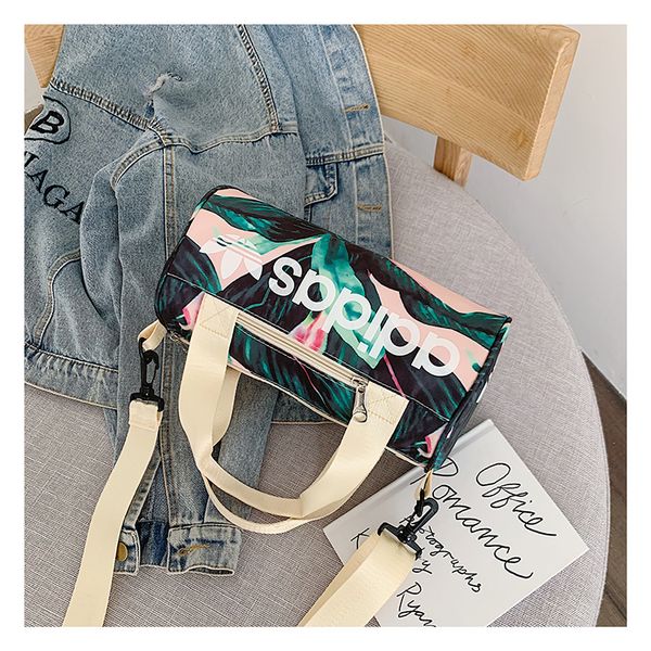 wholesale men women brand shoulder bags fashion luxury handbags women outdoor sport bag casual travel duffel bags b102498k
wholesale men women brand shoulder bags fashion luxury handbags women outdoor sport bag casual travel duffel bags b102498k