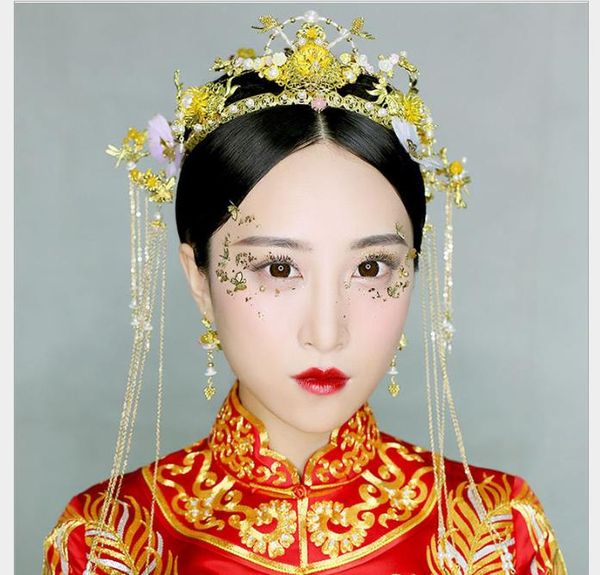 chinese tasseled bridal suit with phoenix crown and golden palace hair and dragon and phoenix jacket, Slivery;golden
chinese tasseled bridal suit with phoenix crown and golden palace hair and dragon and phoenix jacket, Slivery;golden