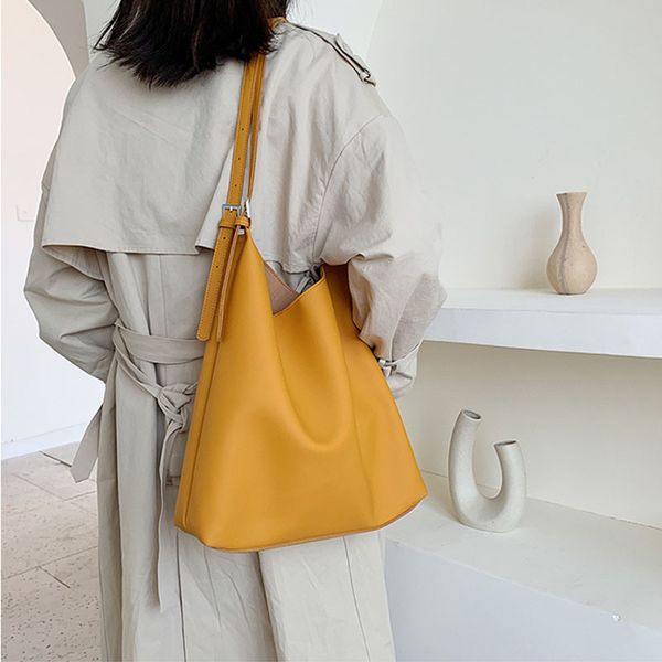 fashion women's handbag new large-capacity solid color leather shoulder bags women messenger bags casual female tote
fashion women's handbag new large-capacity solid color leather shoulder bags women messenger bags casual female tote