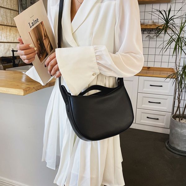 2020 new shoulder bag fashion clutch bag foreign style solid color semicircle whip diagonal
2020 new shoulder bag fashion clutch bag foreign style solid color semicircle whip diagonal