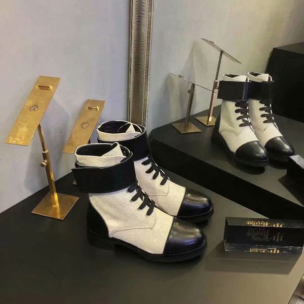 2019 leisure autumn and winter european and american fashion leather martin boots foreign style round head short female knight boots, Black
2019 leisure autumn and winter european and american fashion leather martin boots foreign style round head short female knight boots, Black