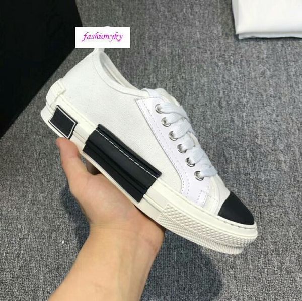 new classics b23 "single m classic logo as the main vision, in the way of large-area printing on the upper couple size 35-40, Black
new classics b23 "single m classic logo as the main vision, in the way of large-area printing on the upper couple size 35-40, Black