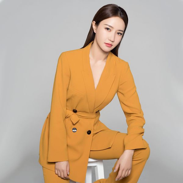 2020 new fashion waist slim double breasted suit high waist flared pants set two-piece autumn belt, White;black
2020 new fashion waist slim double breasted suit high waist flared pants set two-piece autumn belt, White;black