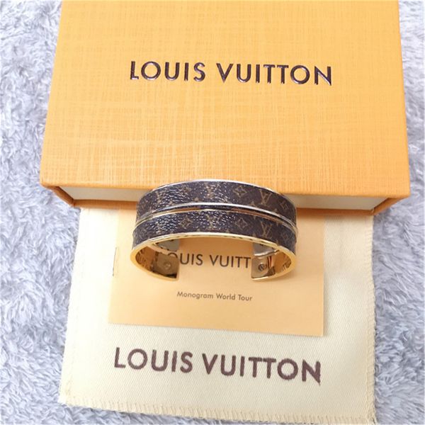 4 colors luxurious open bracelet jewelry l̴v carved bracelets for women men decorative pattern wristband with box 2020, Black
4 colors luxurious open bracelet jewelry l̴v carved bracelets for women men decorative pattern wristband with box 2020, Black