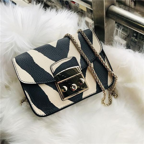 elegant2019 genuine stripe leather eph. pull small square single shoulder span woman package tide
elegant2019 genuine stripe leather eph. pull small square single shoulder span woman package tide