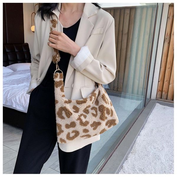 autumn and winter plush girl leopard pattern small square fashion cute one shoulder large capacity lamb cashmere messenger bag
autumn and winter plush girl leopard pattern small square fashion cute one shoulder large capacity lamb cashmere messenger bag