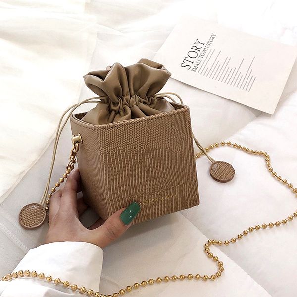 british fashion simple small square bag women's designer handbag 2019 high-quality pu leather chain mobile phone shoulder bags
british fashion simple small square bag women's designer handbag 2019 high-quality pu leather chain mobile phone shoulder bags