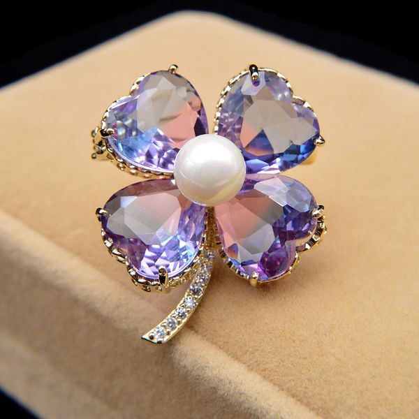 cindy xiang omber color cubic zirconia clover brooches for women shining new beautiful flower pin elegant wedding brooch
cindy xiang omber color cubic zirconia clover brooches for women shining new beautiful flower pin elegant wedding brooch
