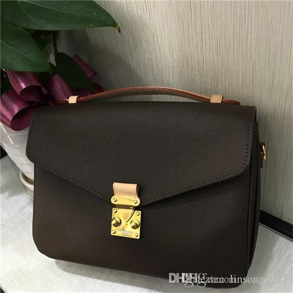 handbag small, elegant and fashionable color, multiple pockets and compartments, practical mailman bag
handbag small, elegant and fashionable color, multiple pockets and compartments, practical mailman bag