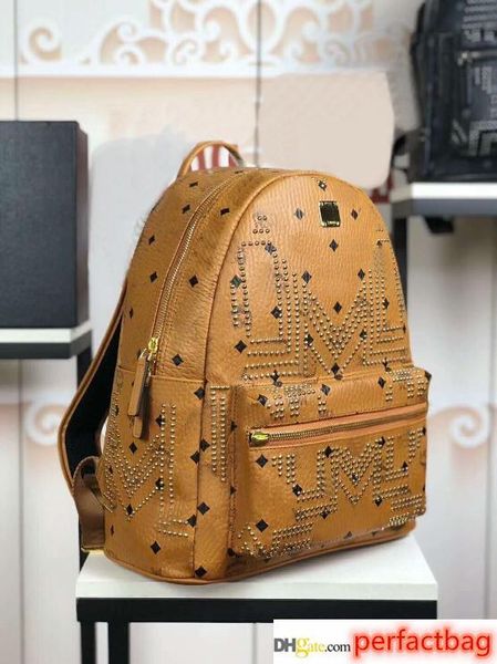 2018 new fashion korean punk m rivets backpack men and women student bag travel backpack