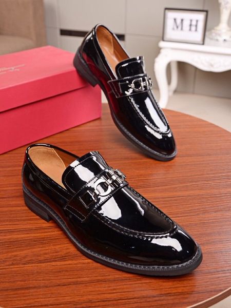 high-end luxury fashion designer men's leather shoes casual party dress shoes business office wedding shoes triple classic men's b 
high-end luxury fashion designer men's leather shoes casual party dress shoes business office wedding shoes triple classic men's b