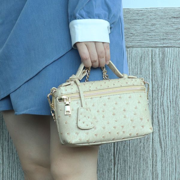 2019 ins women ostrich leather clutch bags khaki small bag python ladies evening party bag 
2019 ins women ostrich leather clutch bags khaki small bag python ladies evening party bag