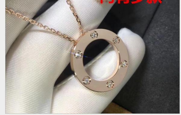 titanium steel pancake necklace women's 18k rose gold lock bone chain, Silver
titanium steel pancake necklace women's 18k rose gold lock bone chain, Silver
